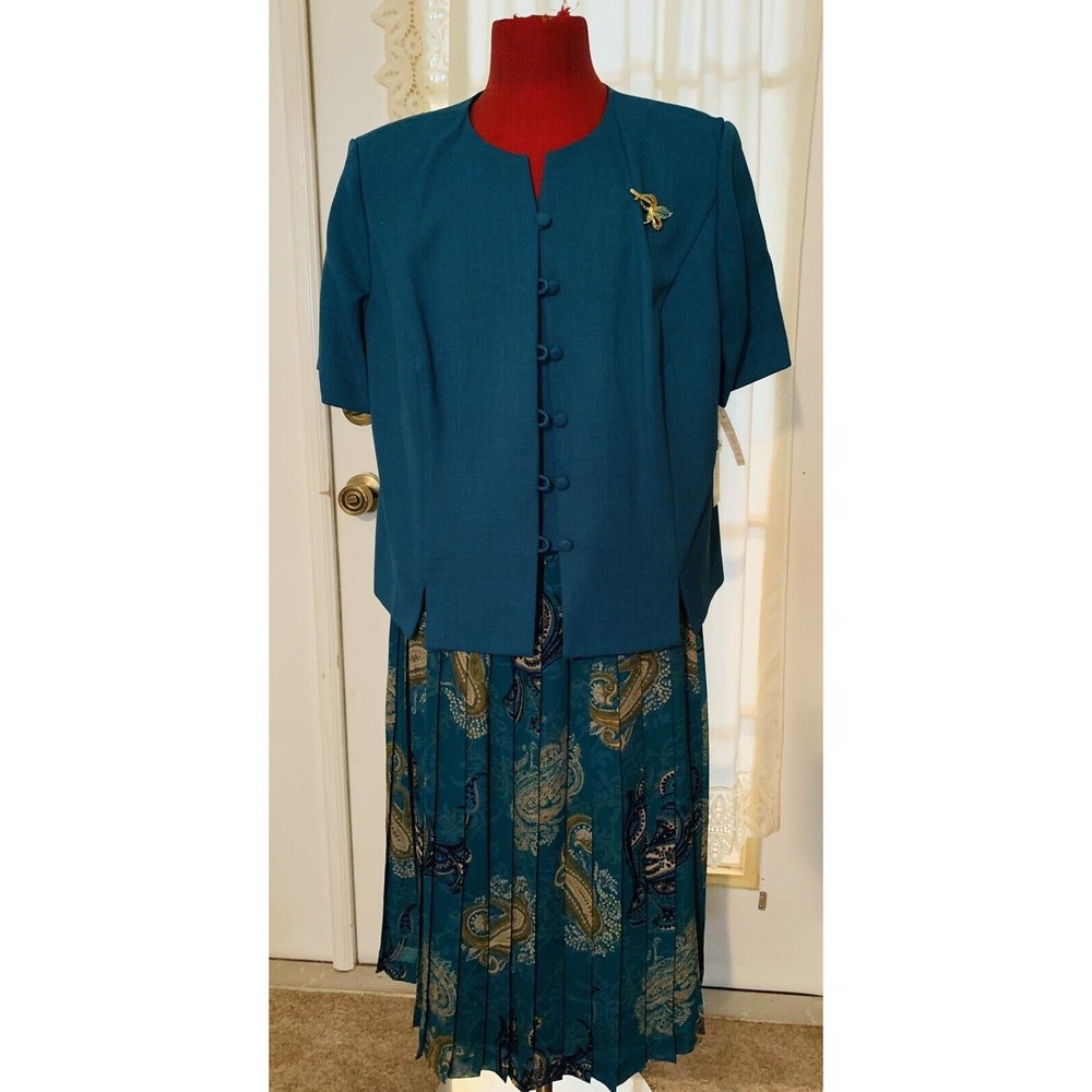 BRAND NEW!! Very Pretty Teal Skirt/Set